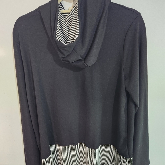 Lightweight long sleeve top, size XL - Picture 4 of 6